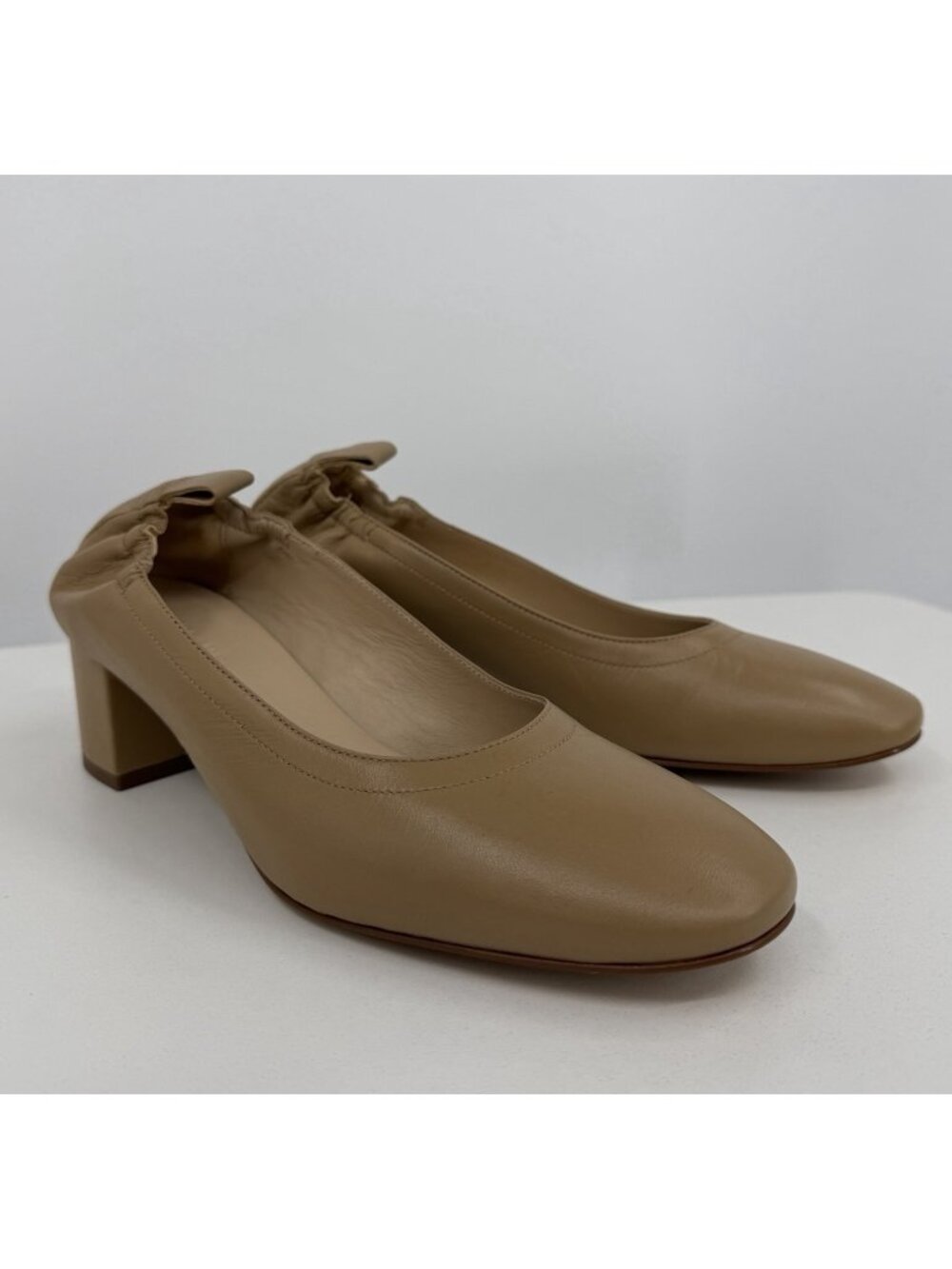 Everlane Italian Leather Day Heel Light Taupe 8.5 Women's Elastic Back Comfort